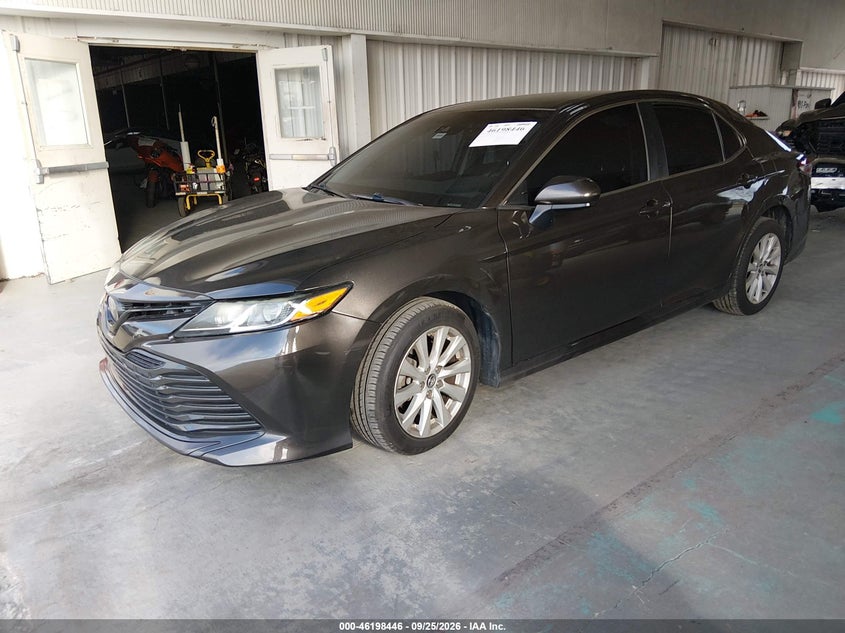 2019 Toyota Camry Le, Правый бок, IAAI, VIN 4T1B11HK7KU697367 — фото 2