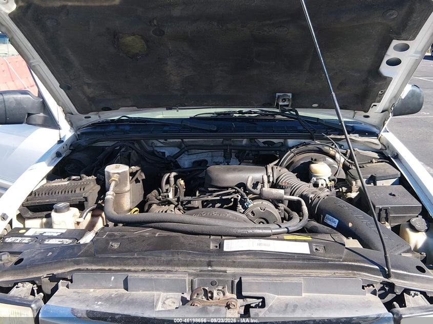 GMC JIMMY 2000 VIN 1GKDT13W8Y2381325