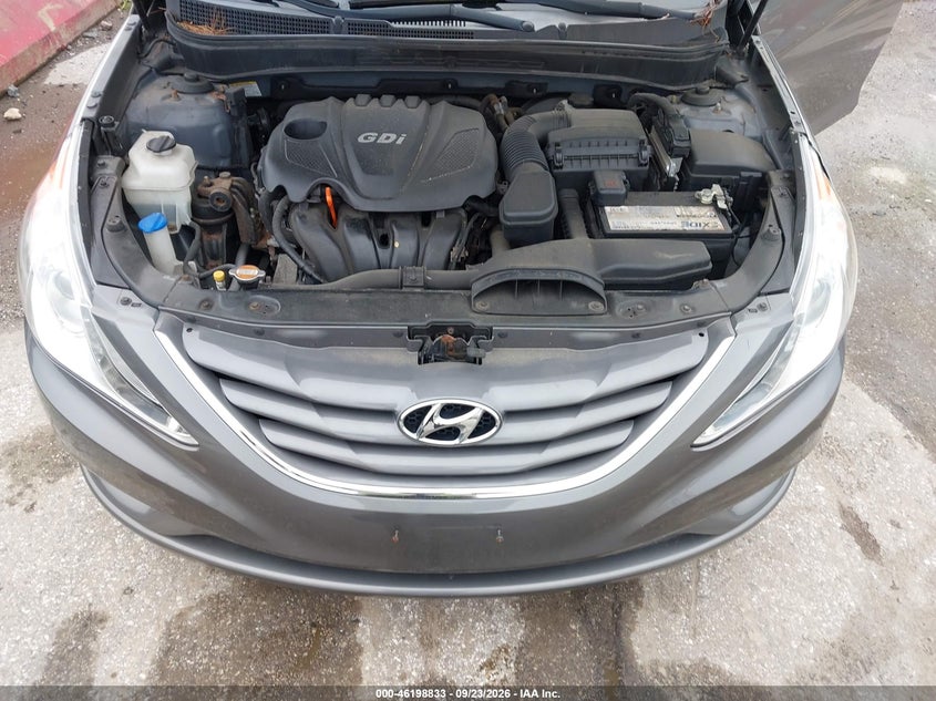 2013 HYUNDAI SONATA GLS · Photo 10