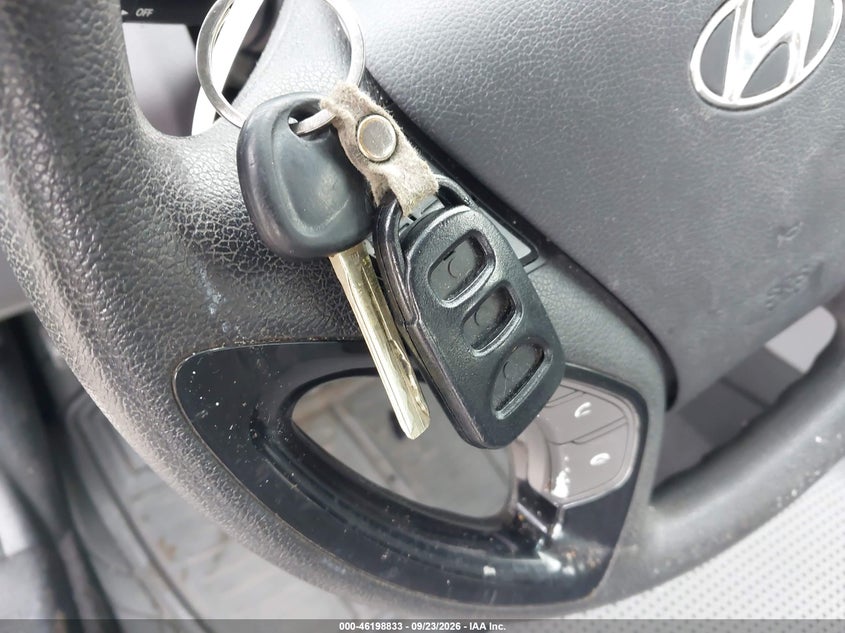 2013 HYUNDAI SONATA GLS · Photo 11