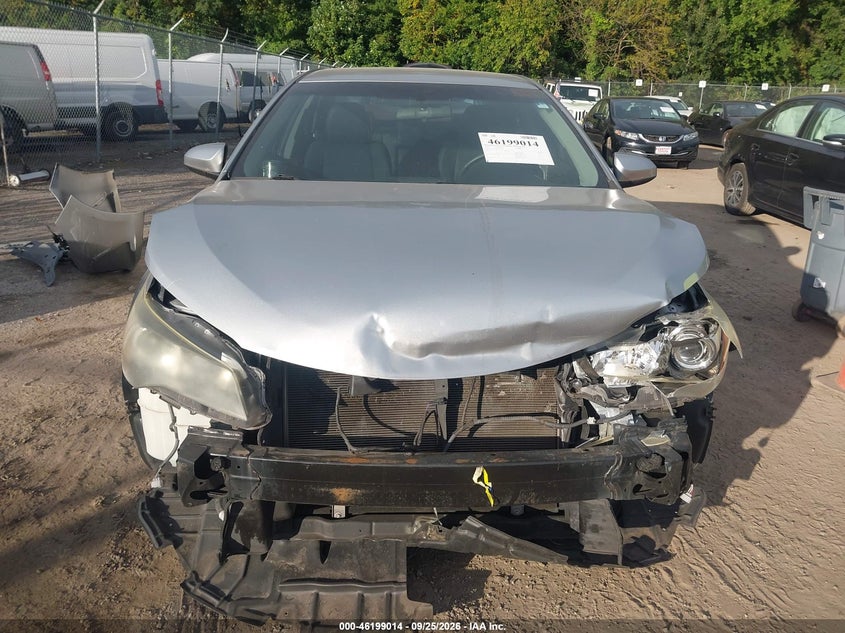 TOYOTA CAMRY - zdjęcie 12