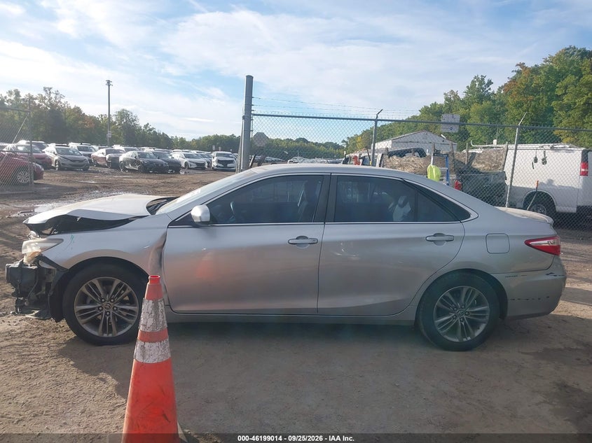 TOYOTA CAMRY - zdjęcie 14