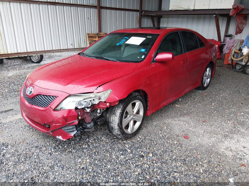 Фото 2 - TOYOTA CAMRY