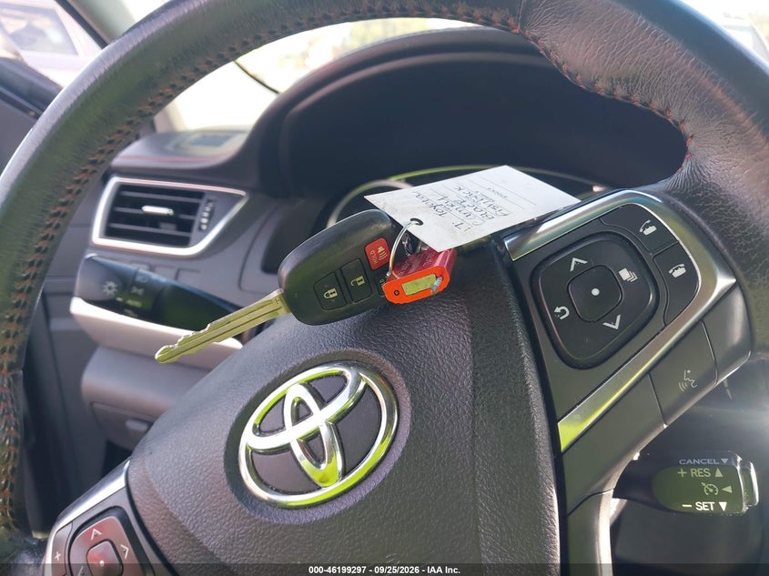 TOYOTA CAMRY - zdjęcie 11