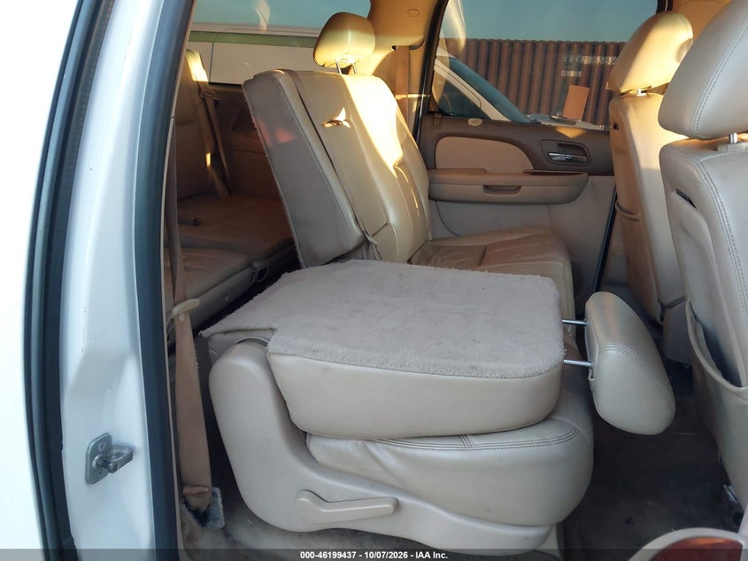 CHEVROLET SUBURBAN 1500 2010 VIN 1GNUCJE06AR216835