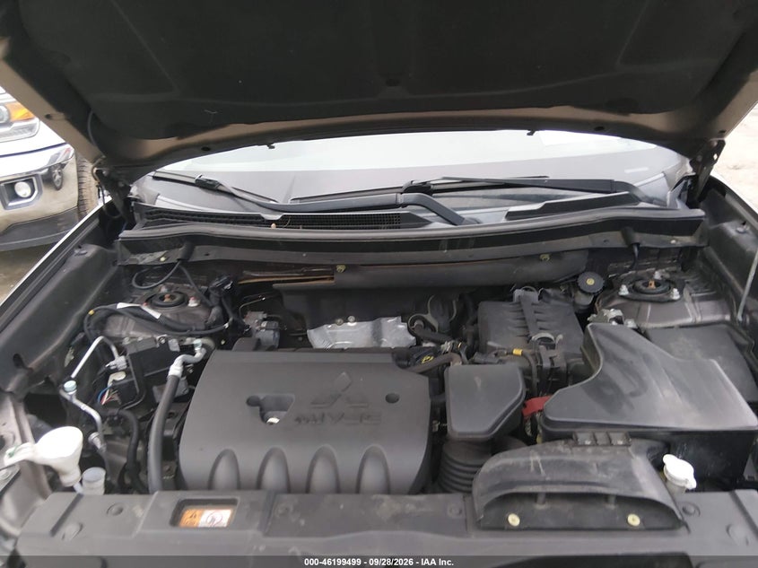 2017 MITSUBISHI OUTLANDER SE/SEL · Фото 10