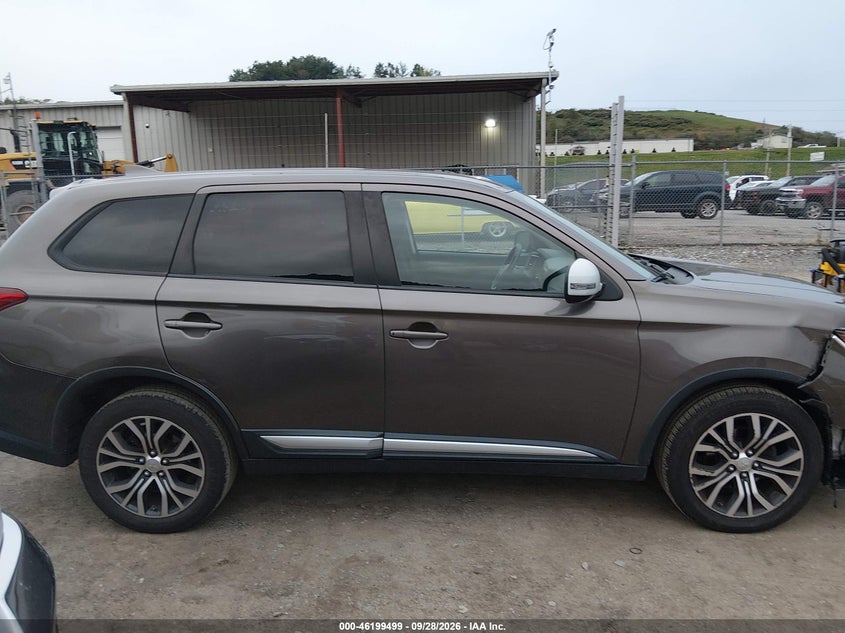 2017 MITSUBISHI OUTLANDER SE/SEL · Фото 13