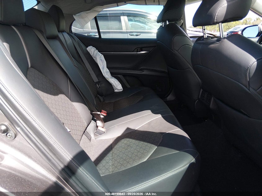 TOYOTA CAMRY - zdjęcie 8