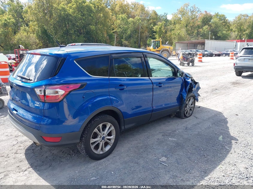 Vin: 1fmcu9gd0huc31141, lot: 46699666, ford escape se 20174