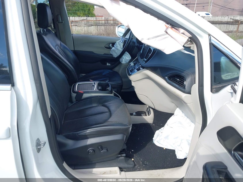 2019 CHRYSLER PACIFICA LIMITED · Photo 5
