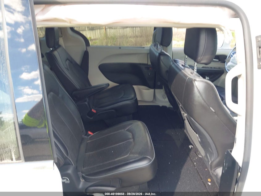 2019 CHRYSLER PACIFICA LIMITED · Photo 8