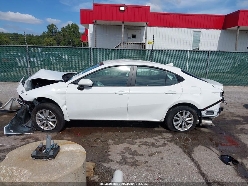 TOYOTA CAMRY - zdjęcie 15