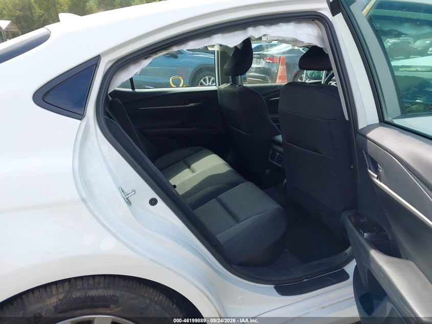 TOYOTA CAMRY - zdjęcie 8