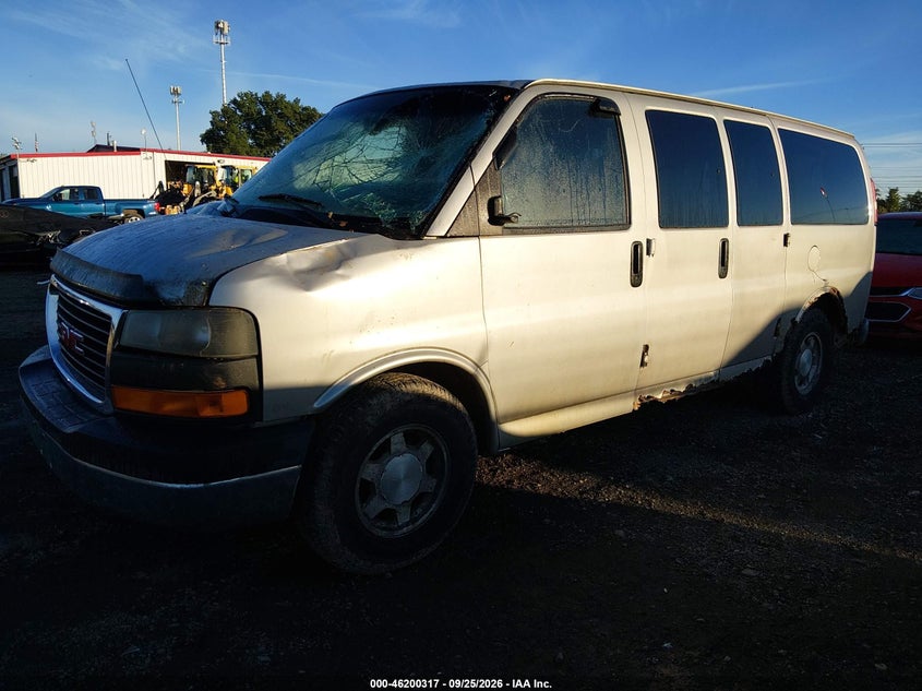 2005 GMC Savana Standard, Storm Damage, IAAI, VIN 1GKFH15T451176308 — photo 2