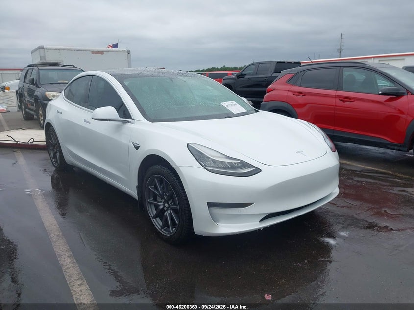 TESLA MODEL 3 - zdjęcie 1