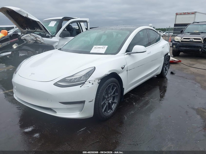 TESLA MODEL 3 - zdjęcie 2