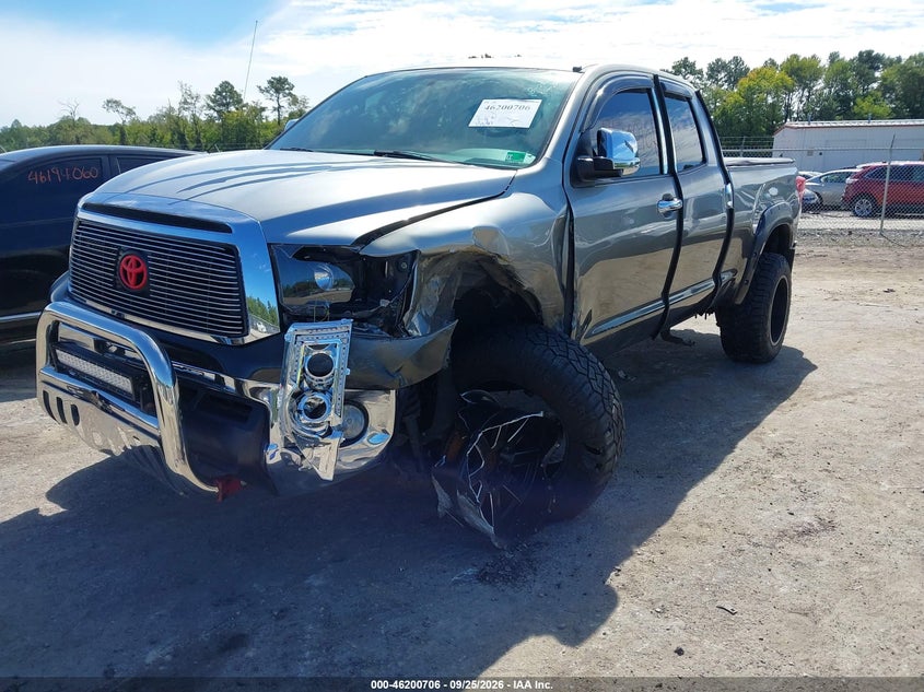 2013 Toyota Tundra, Left Front, IAAI, VIN 5TFUM5F19DX042585 — photo 2