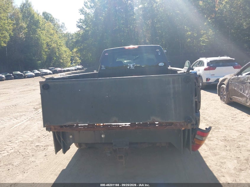 2005 GMC SIERRA 2500HD SLE · Фото 16
