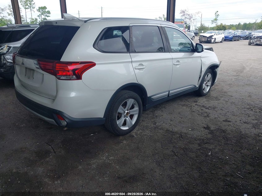 2017 MITSUBISHI OUTLANDER SE/SEL · Photo 4