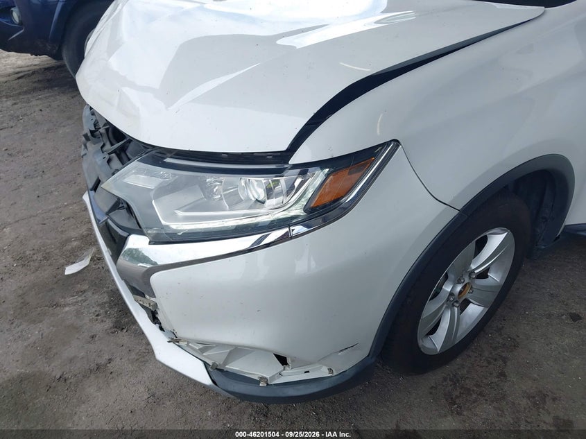 2017 MITSUBISHI OUTLANDER SE/SEL · Photo 6