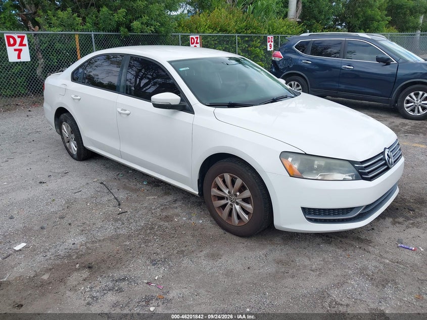 2013 Volkswagen Passat 2.5L S, Левый бок, IAAI, VIN 1VWAH7A32DC116235