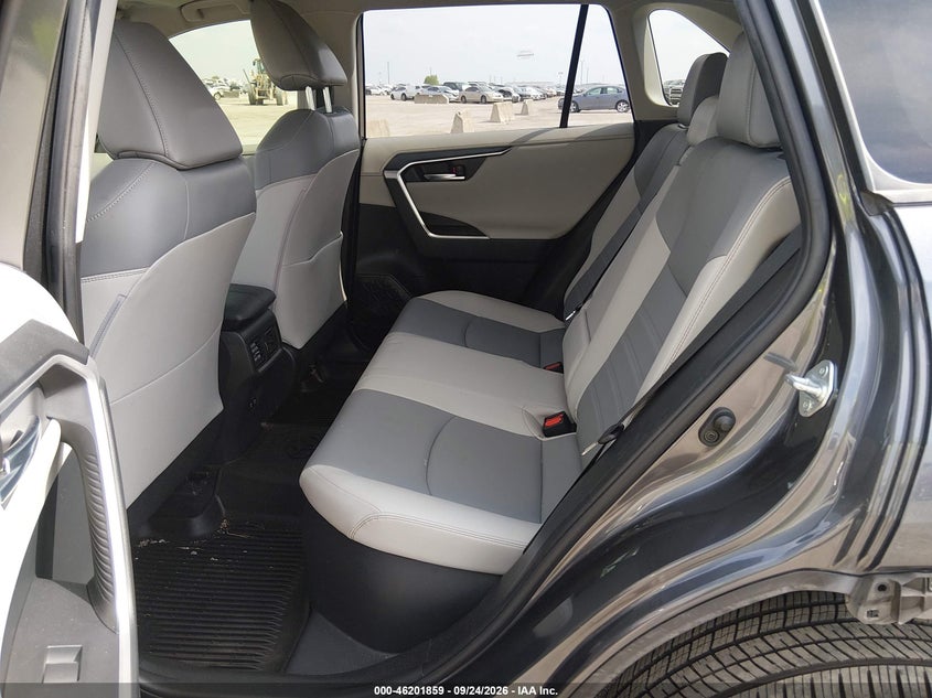 TOYOTA RAV4 HYBRID - zdjęcie 8