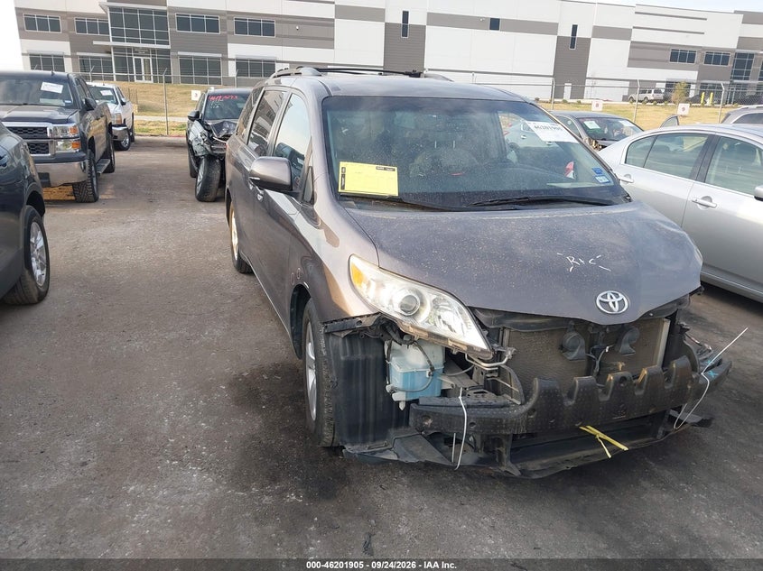 TOYOTA SIENNA - zdjęcie 1