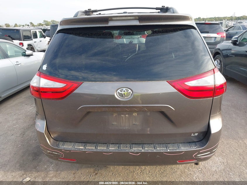 TOYOTA SIENNA - zdjęcie 17