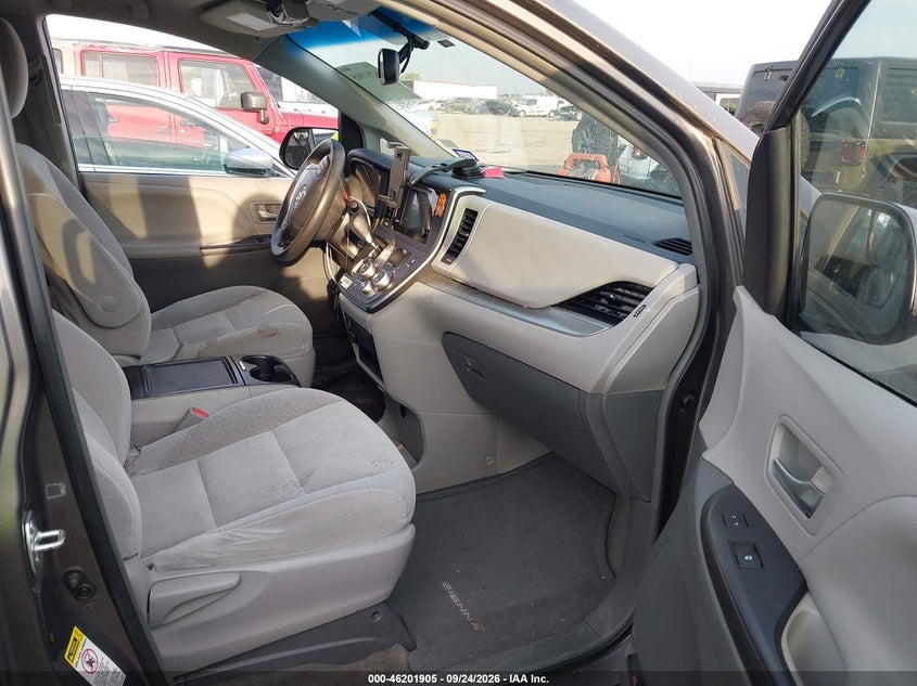 TOYOTA SIENNA - zdjęcie 5