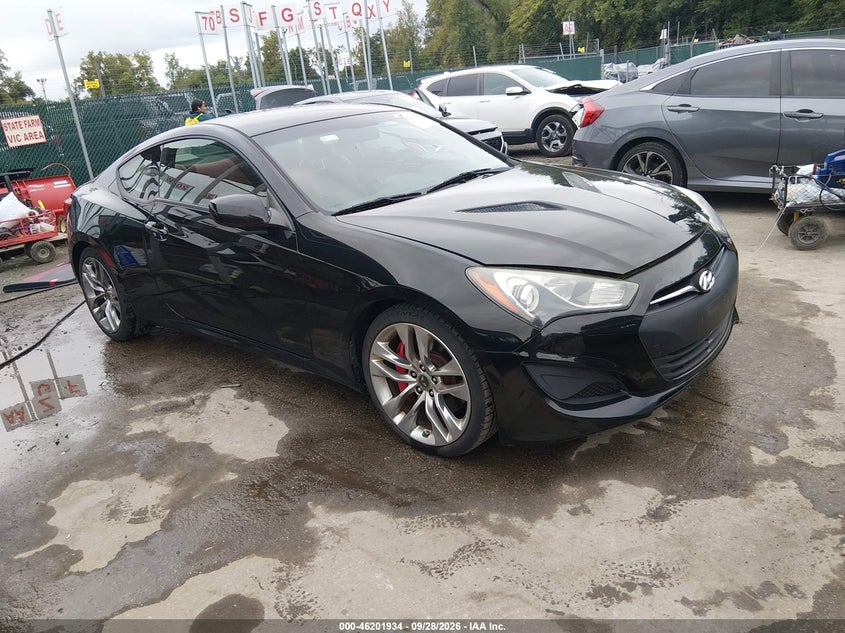 Photo 1 - HYUNDAI GENESIS