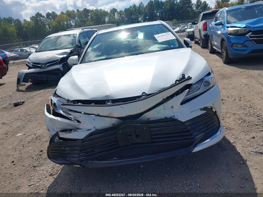 TOYOTA CAMRY - zdjęcie 12