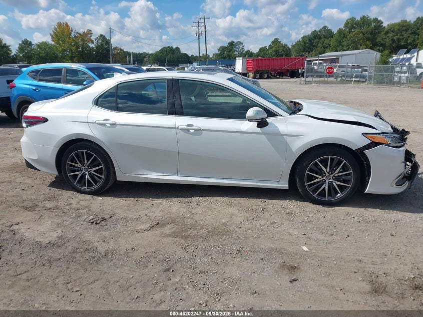 TOYOTA CAMRY - zdjęcie 13