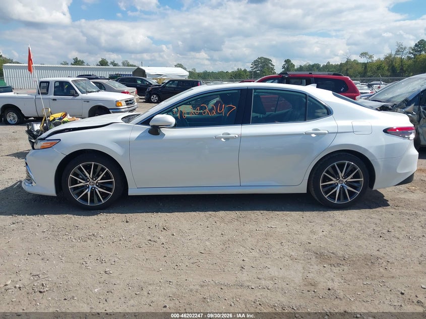 TOYOTA CAMRY - zdjęcie 14