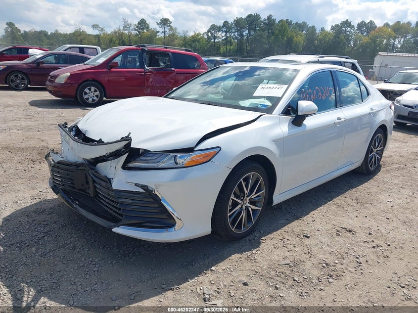 TOYOTA CAMRY - zdjęcie 2