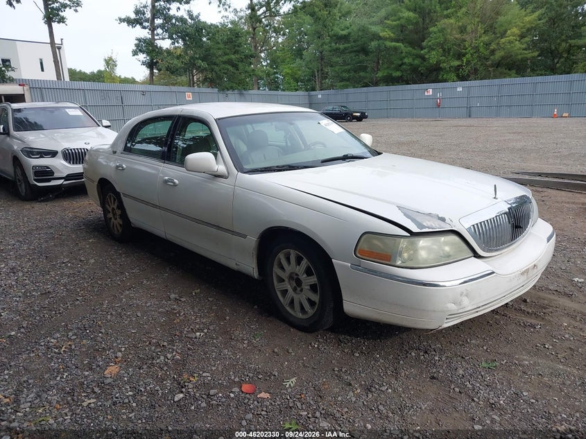 2010 Lincoln Town Car Signature Limited, Износ, IAAI, VIN 2LNBL8CV4AX613193