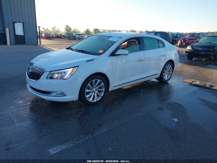2015 Buick Lacrosse Leather, Right Side, IAAI, VIN 1G4GB5G37FF197725 — photo 2