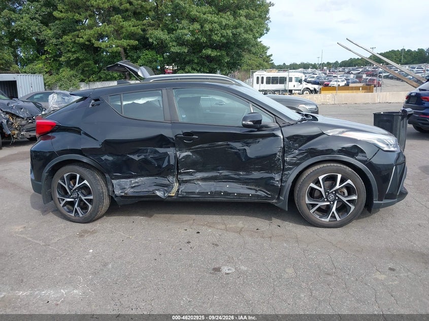 TOYOTA C-HR - zdjęcie 13