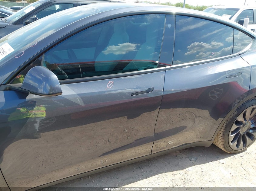 TESLA MODEL Y - zdjęcie 14