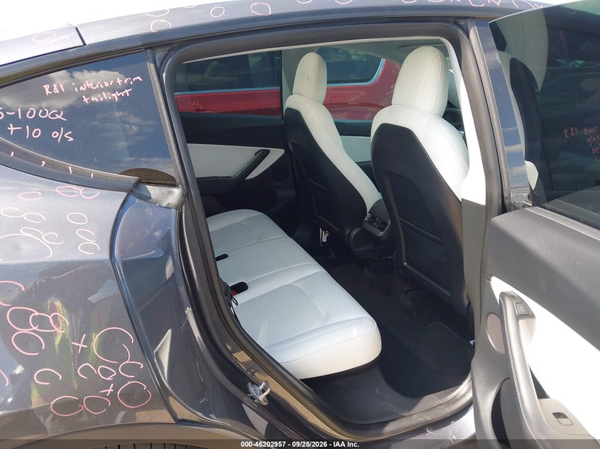 TESLA MODEL Y - zdjęcie 8