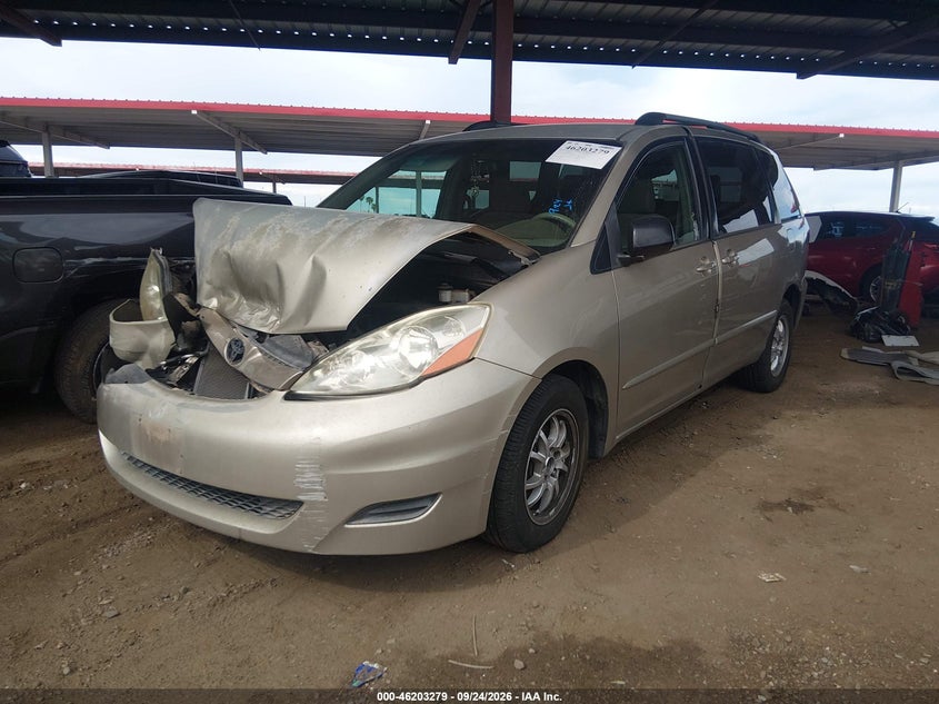 2008 Toyota Sienna Le, Front End, IAAI, VIN 5TDZK23C88S222605 — photo 2
