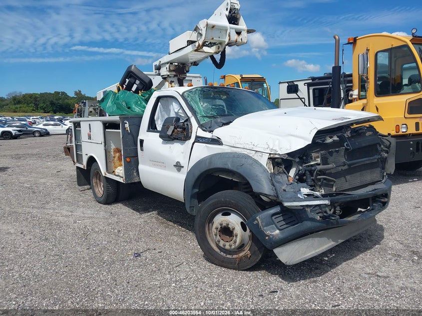 2011 FORD SUPER DUTY F-450 WITH BUCKET LIFT XL