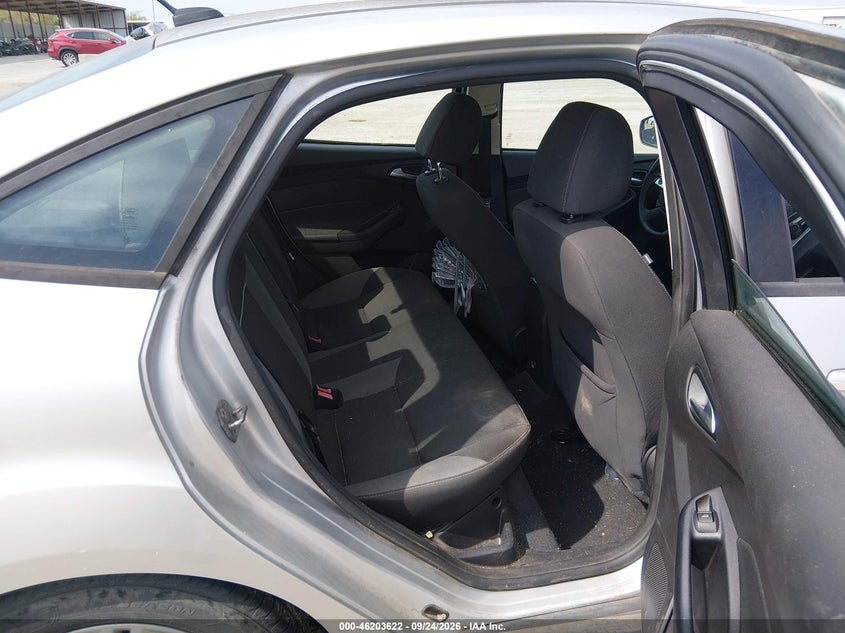 Photo 8 - FORD FOCUS