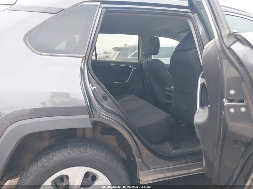 TOYOTA RAV4 - zdjęcie 8