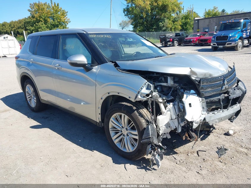 Vin: ja4j4ta80nz007929, lot: 46703628, mitsubishi outlander es 2.5 s-awc 2022 img_1