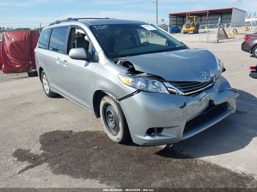 2015 TOYOTA SIENNA LE