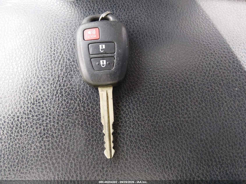 2014 TOYOTA RAV4 LE · Photo 11