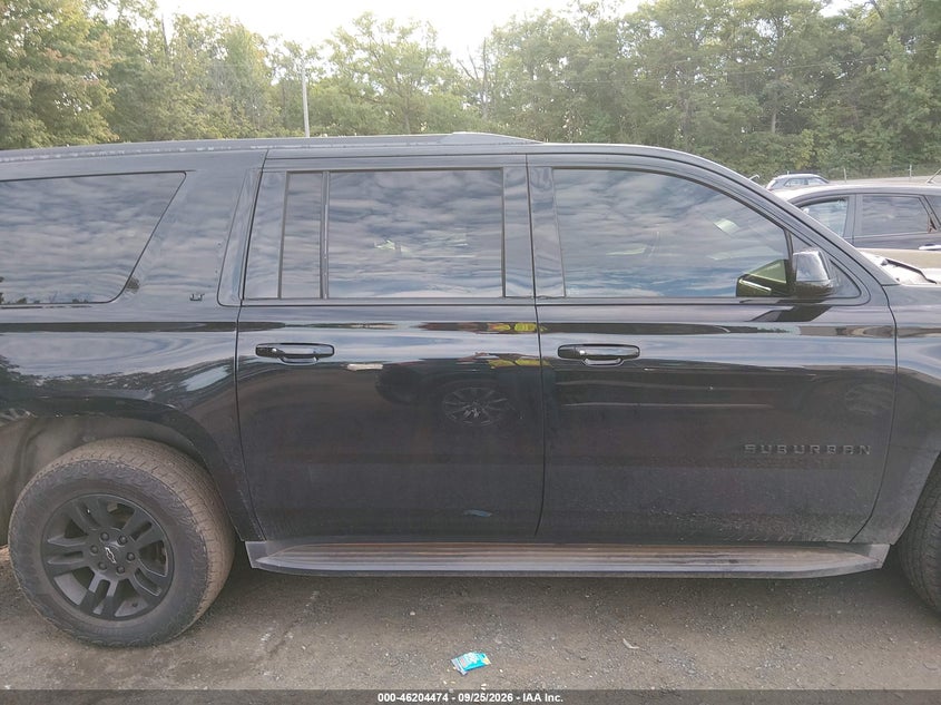 CHEVROLET SUBURBAN - zdjęcie 13