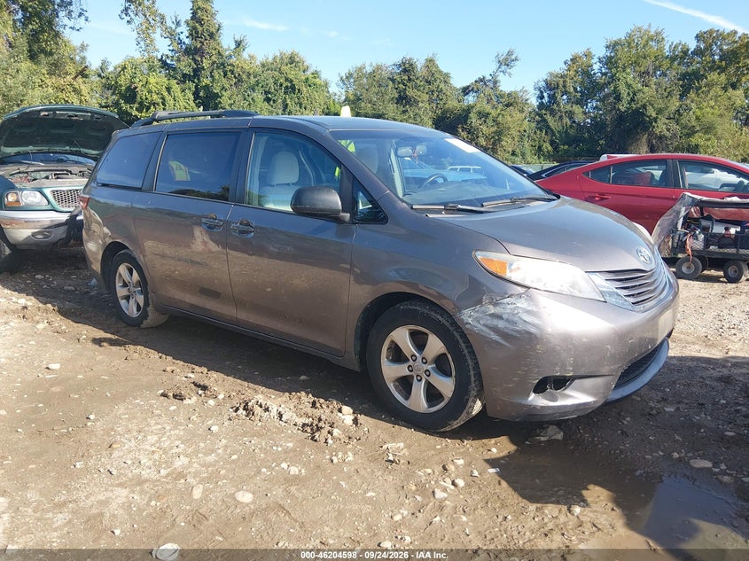 2016 TOYOTA SIENNA LE