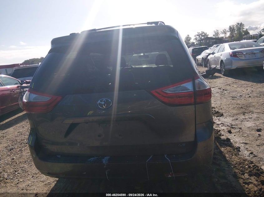 2016 TOYOTA SIENNA LE · Photo 16