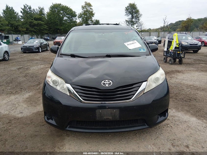 TOYOTA SIENNA - zdjęcie 11